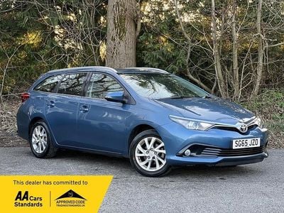 Blue Used 2015 Toyota Auris Estate | £4,999 (Super price)
