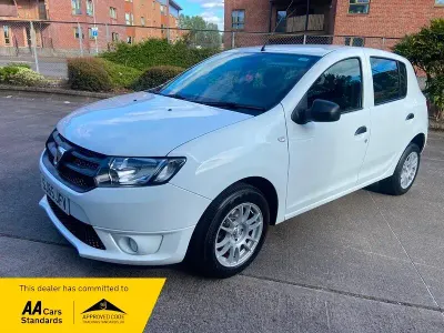 Usado Dacia Sandero Ambiance 75 HP (55 kW) 2015 Branco Citadino