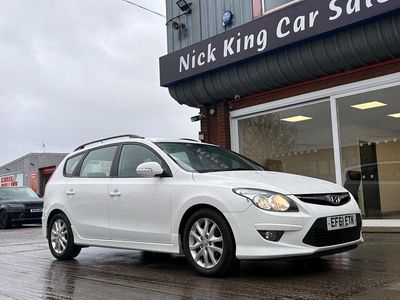 Used Hyundai i30 Comfort 2011 Creamy white Estate