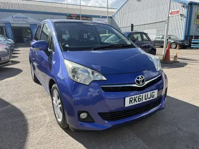 Used Toyota Verso 98 HP (72 kW) 2011 Blue MPV