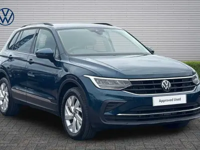 Usado VW Tiguan Life 150 HP (110 kW) 2023 Azul SUV