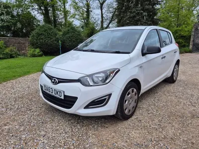 Używany Hyundai i20 Classic 85 KM (62 kW) 2013 Biały Hatchback