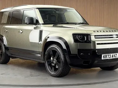 Used Land Rover Defender HSE Dynamic 300 HP (220 kW) 2023 Pangea green SUV