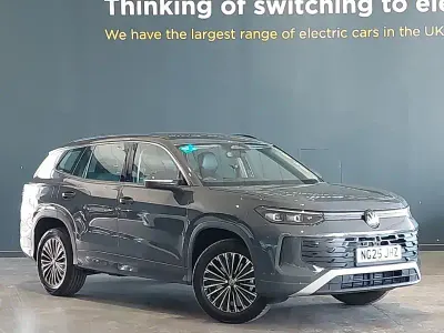 Usado VW Tayron Life 150 HP (110 kW) 2025 Cinzento SUV