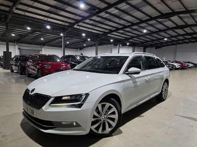 Used Skoda Superb SE L Executive 220 HP (161 kW) 2016 White Estate