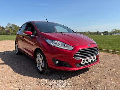 Used Ford Fiesta Zetec 82 HP (60 kW) 2016 Red Hatchback