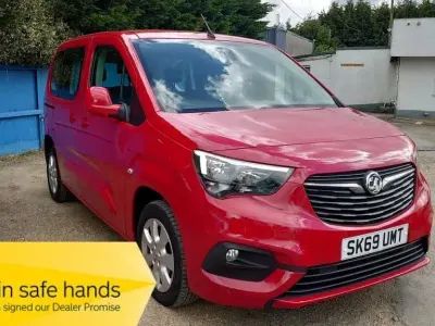 Używany Vauxhall Combo S 130 KM (95 kW) 2019 Czerwony Minivan