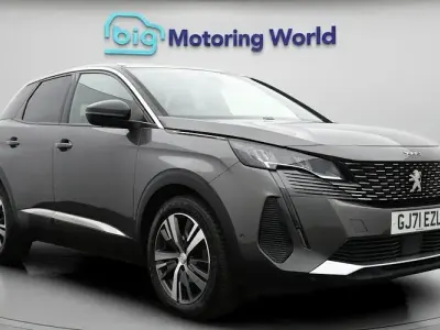 Używany Peugeot 3008 Allure Premium 131 KM (96 kW) 2021 Szary SUV
