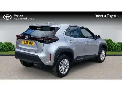 Usado Toyota Yaris Cross 113 HP (83 kW) 2023 Prateado SUV
