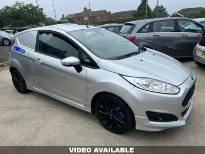 Begagnad Ford Fiesta Sport 94 HK (69 kW) 2013 Silver Halvkombi