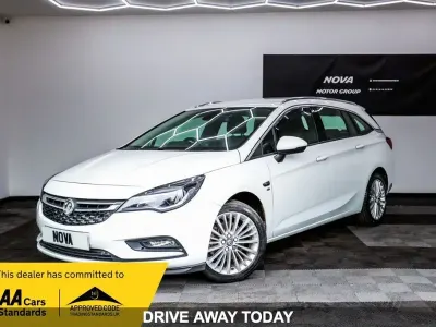 Used Vauxhall Astra Elite 136 HP (100 kW) 2017 White Estate