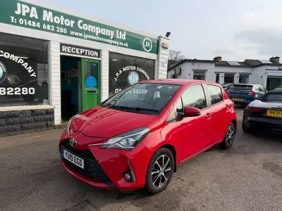 Begagnad Toyota Yaris 107 HK (78 kW) 2019 Röd Halvkombi