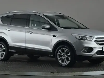 Usado Ford Kuga Titanium 120 CV (88 kW) 2018 Plateado SUV