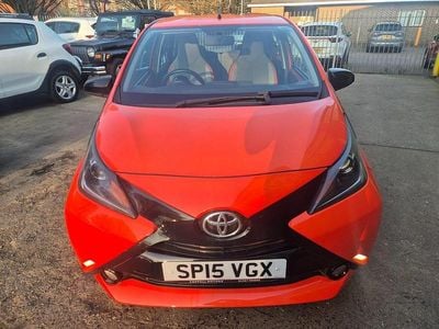 Begagnad Toyota Aygo X-cite 69 HK (50 kW) 2015 Orange Halvkombi