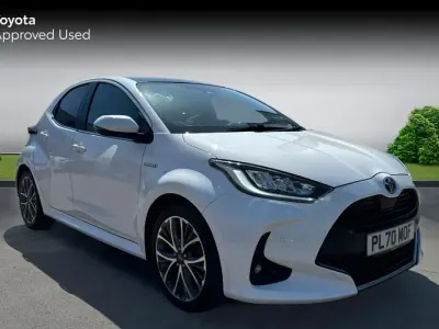 Used Toyota Yaris Hybrid 116 HP (85 kW) 2021 Pure white Hatchback