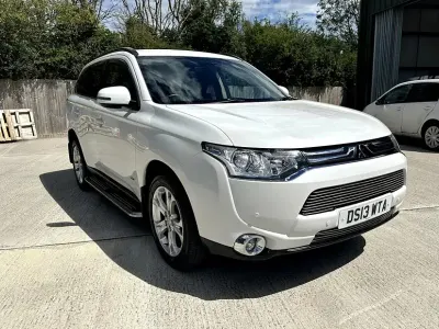 Used Mitsubishi Outlander 2013 White SUV
