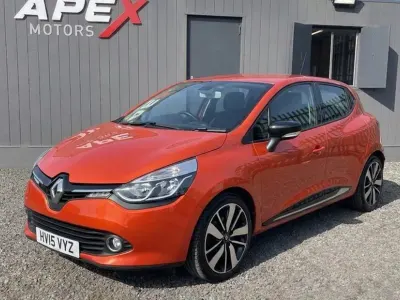 Used Renault Clio Dynamique 90 HP (66 kW) 2015 Red Hatchback