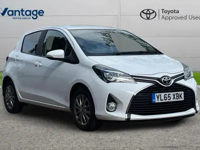 Used Toyota Yaris 99 HP (72 kW) 2016 White Hatchback