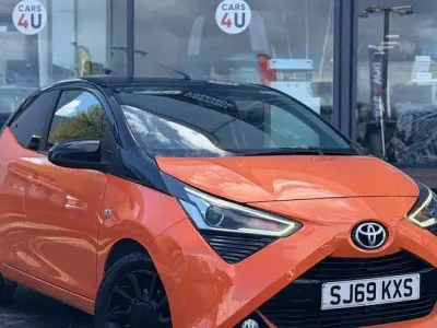Used Toyota Aygo X-cite 72 HP (52 kW) 2019 Orange Hatchback