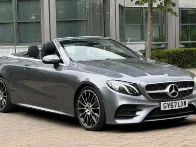 Usado Mercedes E220 AMG Line Premium 194 HP (142 kW) 2017 Cinzento Cabrios