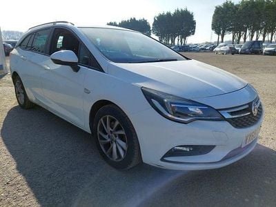 Used Vauxhall Astra Design Edition 136 HP (100 kW) 2019 White Estate