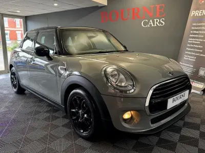 Usado Mini Cooper Hatch 136 HP (100 kW) 2016 Cinzento Citadino
