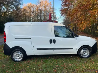 Used Vauxhall Combo 105 HP (77 kW) 2016 White MPV