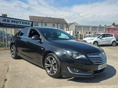 Used Vauxhall Insignia Edition 140 HP (102 kW) 2014 Black Hatchback