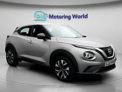 Usado Nissan Juke Acenta 114 CV (83 kW) 2022 Plateado SUV