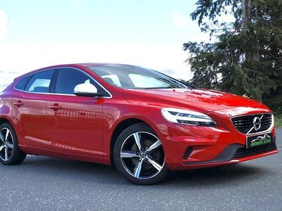 Begagnad Volvo V40 R-Design 122 HK (89 kW) 2019 Röd Halvkombi