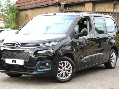Używany Citroën e-Berlingo Feel 100 kW (136 KM) 2023 Czarny Minivan