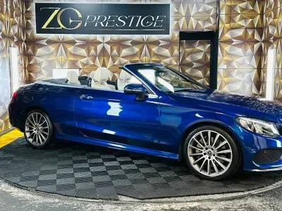 Usado Mercedes C300 AMG line 245 CV (180 kW) 2018 Azul Descapotable
