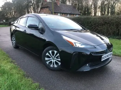 Begagnad Toyota Prius 140 HK (102 kW) 2026 Svart Halvkombi