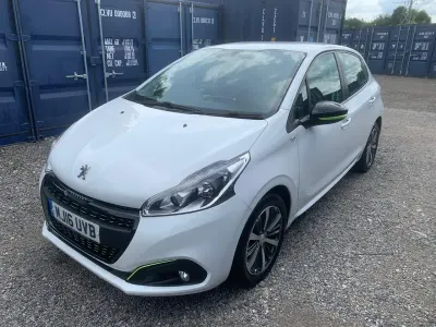 Used Peugeot 208 80 HP (58 kW) 2016 White Hatchback