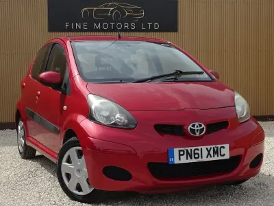Gebraucht Toyota Aygo 68 PS (50 kW) 2011 Rot Kleinwagen