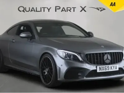 Usado Mercedes C300 AMG Line Premium 2019 Gris Coupe