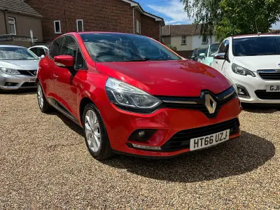 Used Renault Clio Dynamique 2017 Red Hatchback
