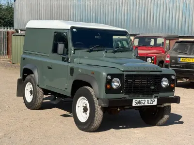 Used Land Rover Defender 122 HP (89 kW) 2013 Green Hatchback