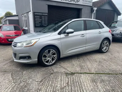Usado Citroën C4 Exclusive 118 HP (86 kW) 2011 Prateado Citadino