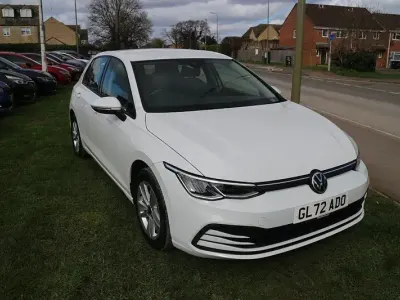 Używany VW Golf VIII Life 130 KM (95 kW) 2022 Biały Hatchback