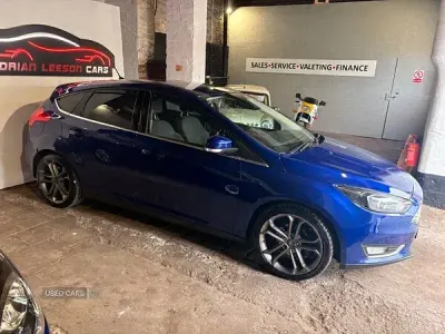 Used Ford Focus Titanium 120 HP (88 kW) 2015 Blue Hatchback