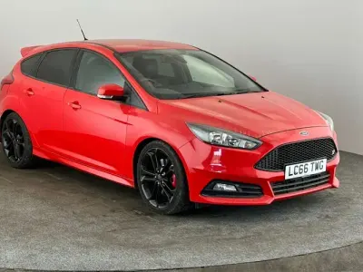 Used Ford Focus ST 250 HP (183 kW) 2016 Red Hatchback