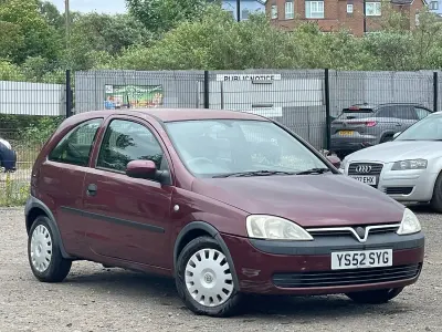 Used Vauxhall Corsa Club 75 HP (55 kW) 2002 Red Hatchback