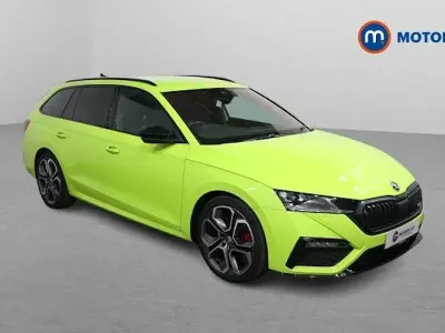Begagnad Skoda Octavia vRS 245 HK (180 kW) 2024 Grön Kombi