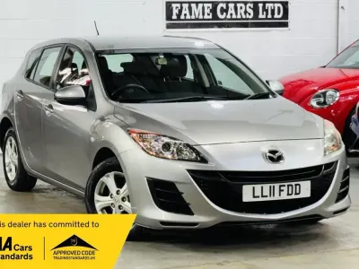 Usado Mazda 3 105 CV (77 kW) 2011 Plateado Utilitario