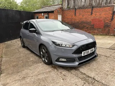 Usado Ford Focus ST 2015 Gris Utilitario