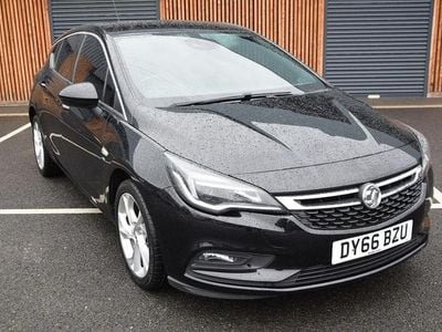 Used Vauxhall Astra SRi 150 HP (110 kW) 2016 Black Hatchback