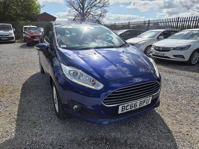 Usado Ford Fiesta Zetec 82 HP (60 kW) 2016 Azul Citadino