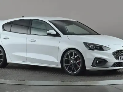 Begagnad Ford Focus ST 190 HK (139 kW) 2021 Vit Halvkombi