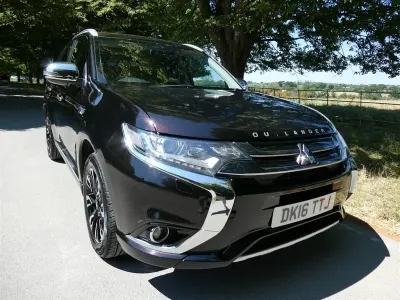 Used Mitsubishi Outlander 199 HP (146 kW) 2016 Black SUV